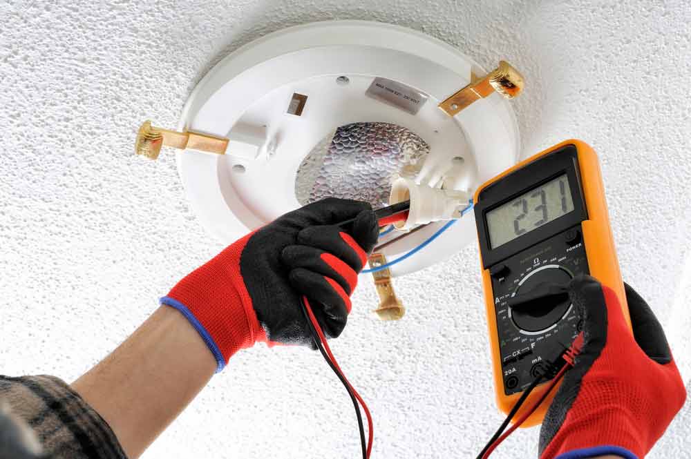 A Guide To Choosing An Emergency Electrician