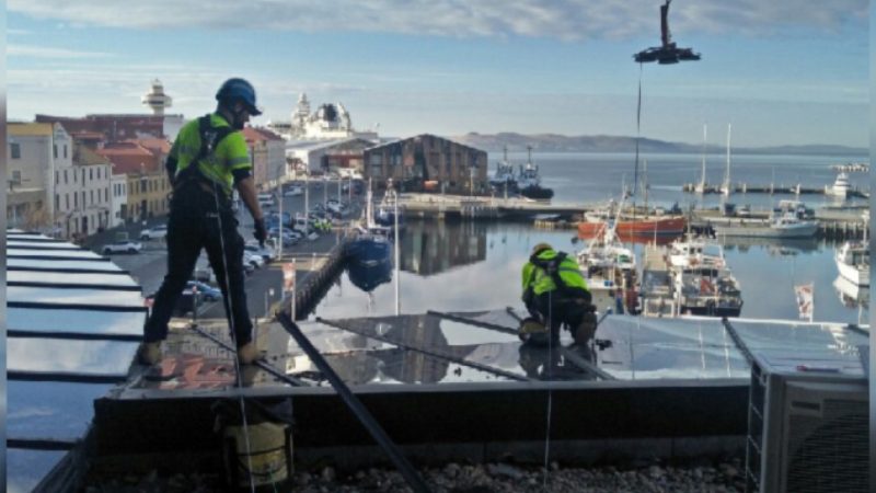 O'Brien® Glaziers Successfully Scale The Heights Of The Hotel Grand Chancellor In Hobart